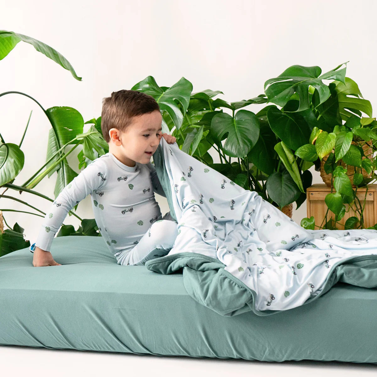 belanj crib sheet  - leafy green